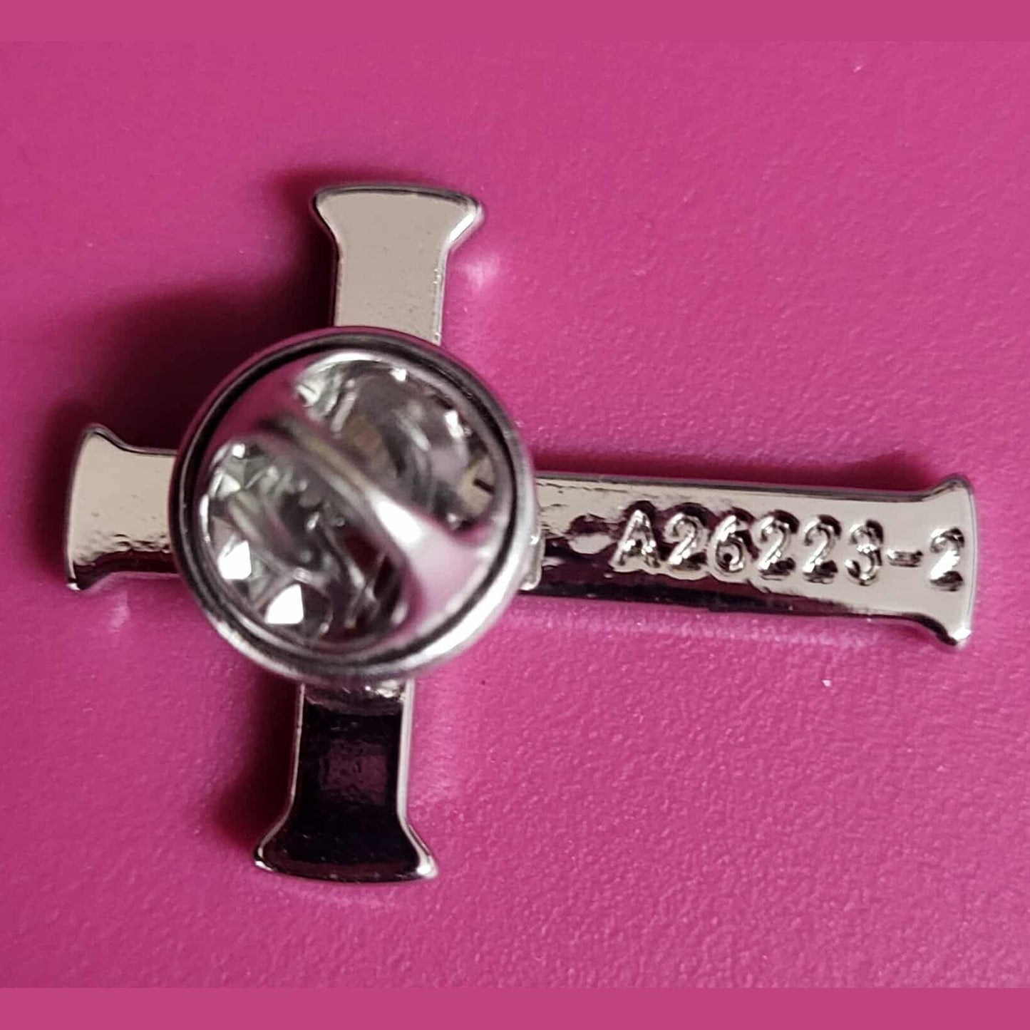 Hair Glove Chrome Cross Lapel Pin