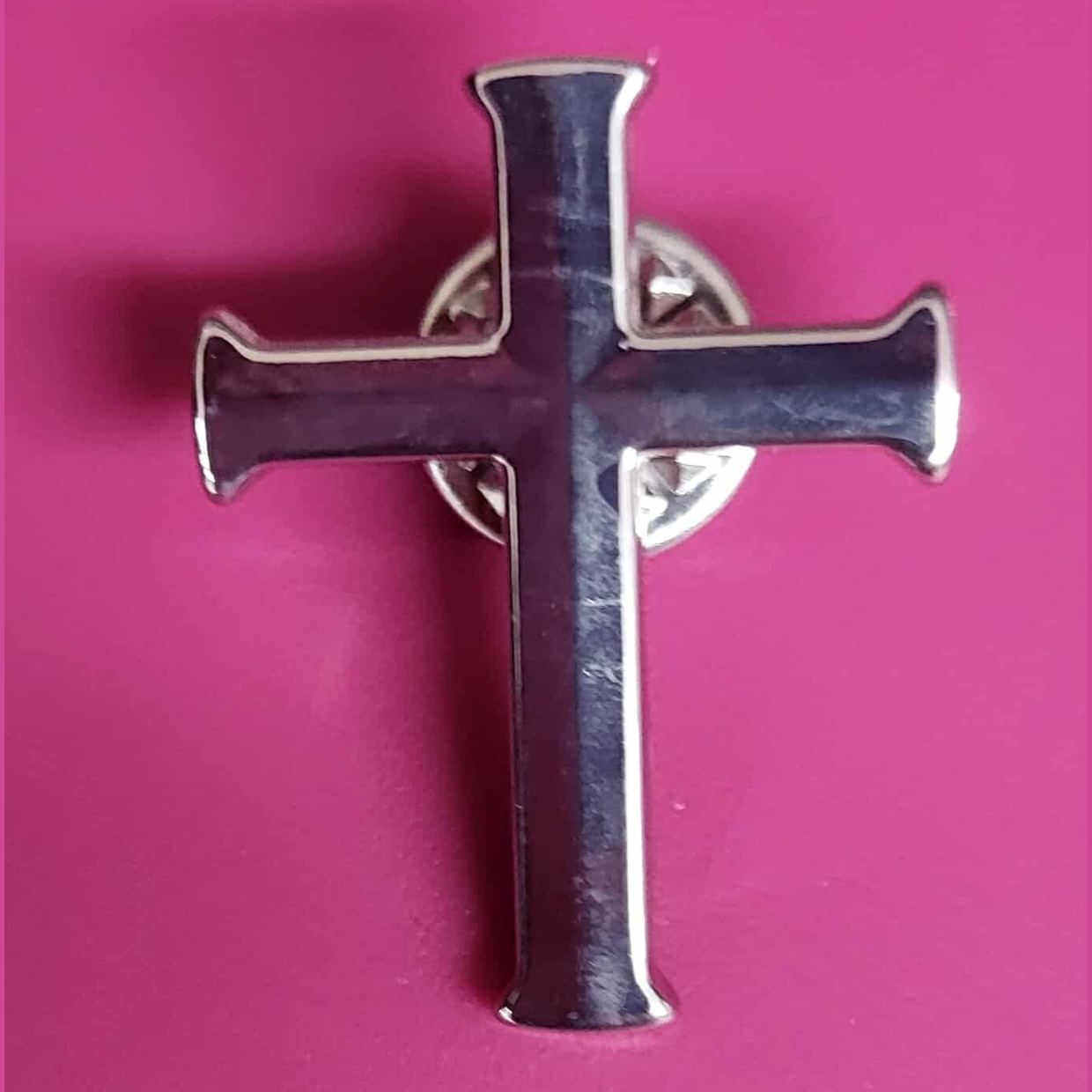 Hair Glove Chrome Cross Lapel Pin