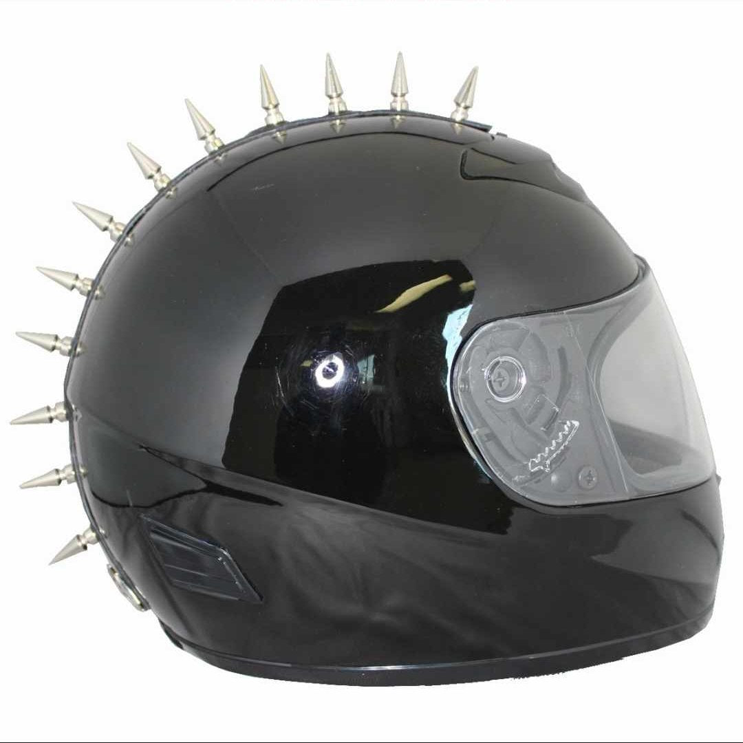 Spike Strip Mohawk-Skull & Crossbones on a full face helmet