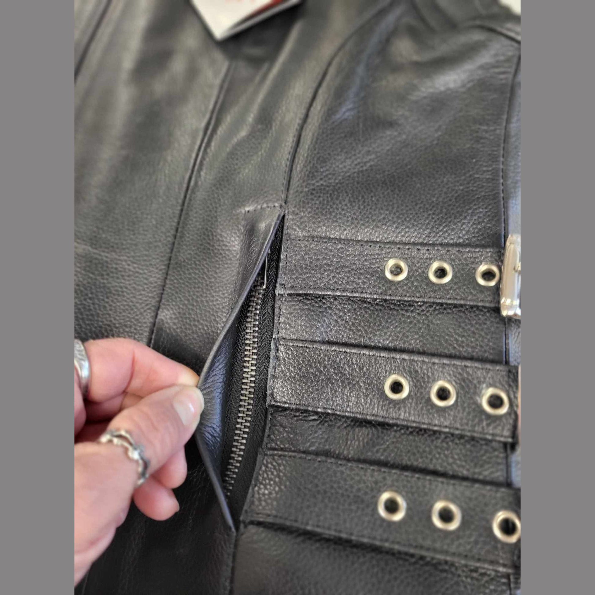 Canadian Motorcycle Company Ladies 3-Buckle Sides Leather Motorcycle Vest Small