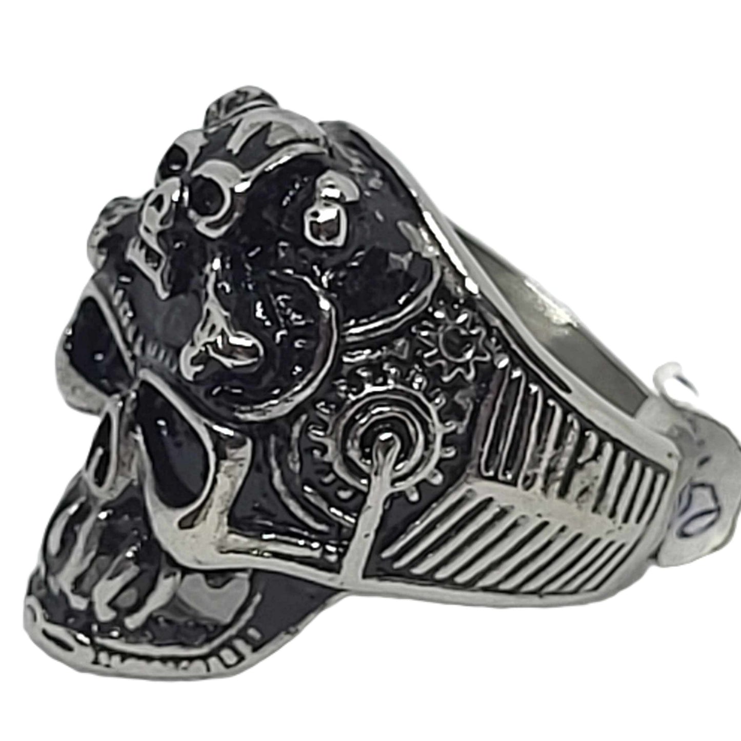 Skull w/skull & crossbones ring